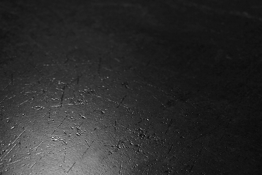 Acabado-Encimeras-Atelier Detalle del acabado de la encimera Dark Atelier y Gris Luna